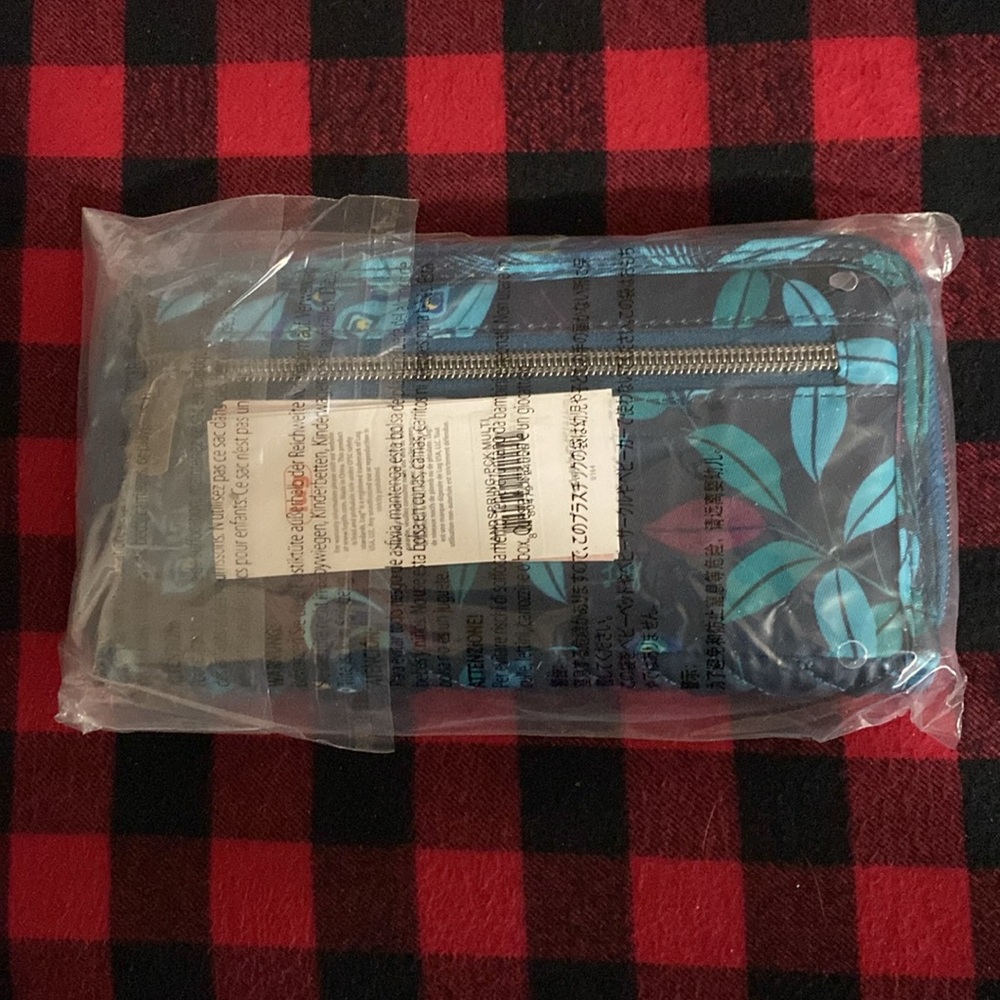 Lug Handspring Wallet-Peacock Multi NIP/NWT RARE pattern Retired - Picture 4 of 5